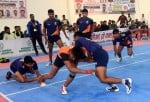 अलीगढ़ प्रो कबड्डी लीग में खेलते महेश्वरी क्रिएटिव क्लब और अक्रूर सेना के खिलाड़ी।