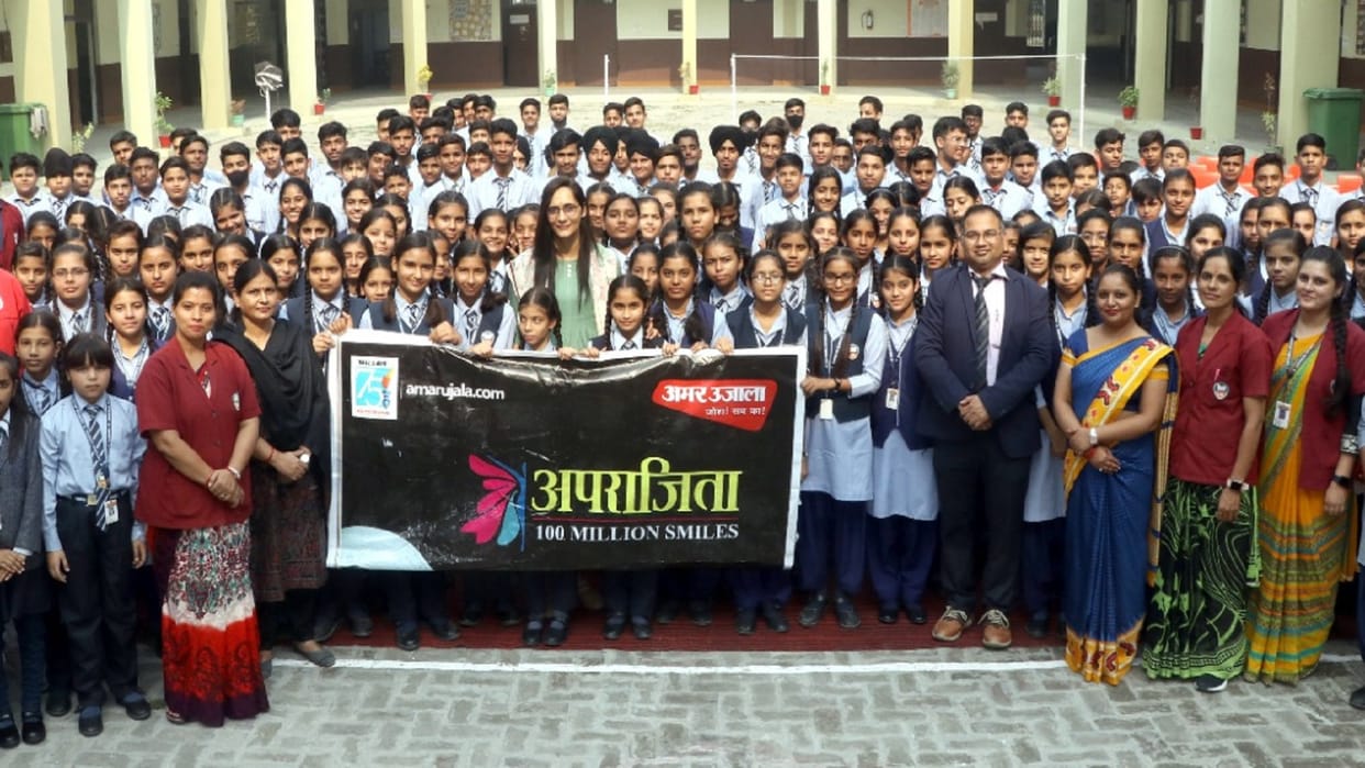 Amar Ujala Aparajita in Bijnor SDM Ritu Chaudhary interects with students