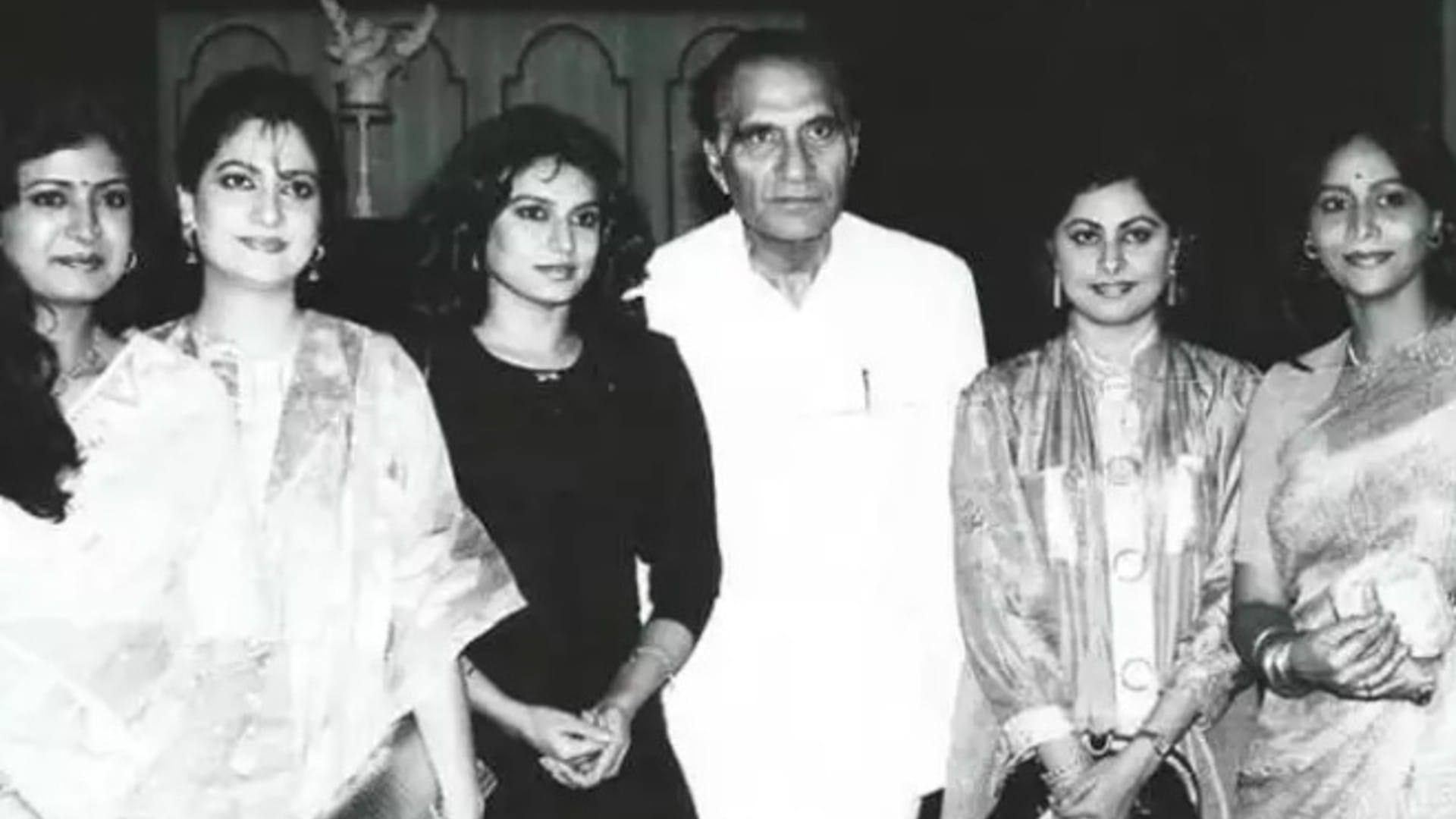 B R Chopra death anniversary mahabharat bunglow sold gajendra Chauhan yudhishthir Krishna advertisement