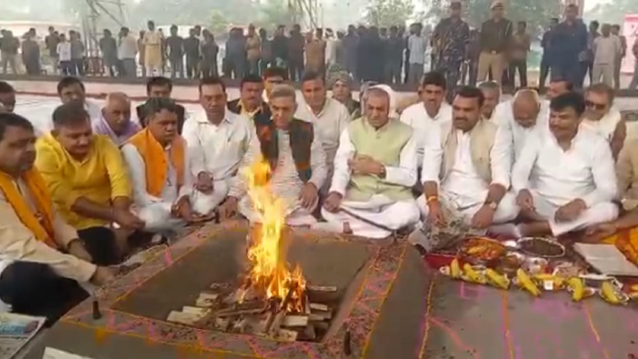 Beginning of crushing session at Sugar Mill with Yagya,Sugarcane Minister gave strict instructions to officers