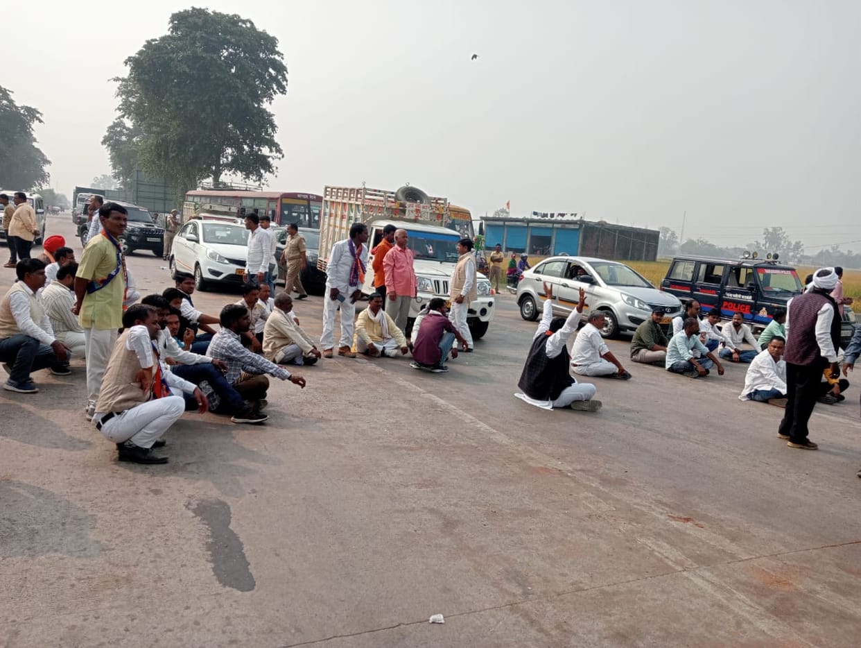 Barabanki News: MLA supporters and employees clash over toll, sabotage