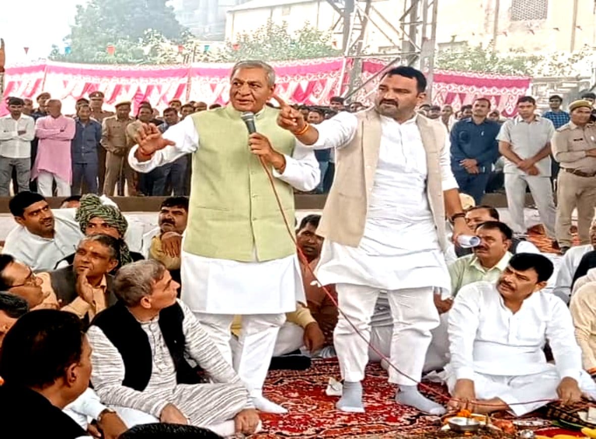 BJP and RLD leaders clash, fierce ruckus