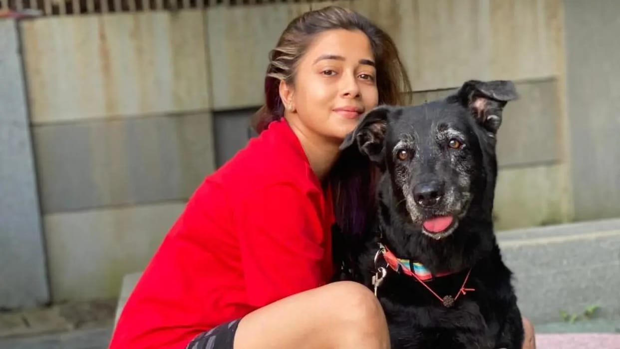 Bigg Boss 16: Tina dutta became emotional and cries bitterly after hearing the news of her Pet dog demise