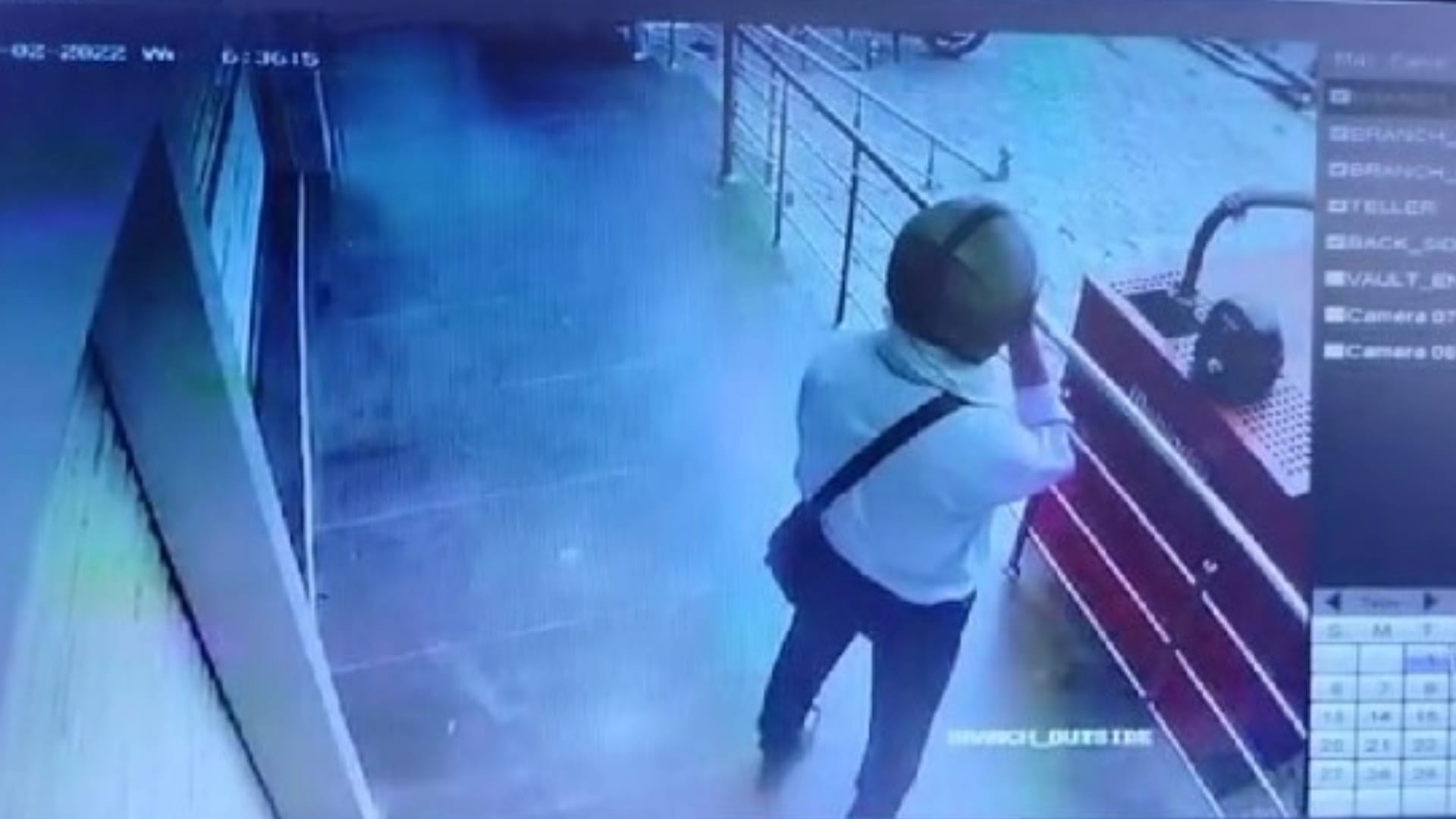 debt increased then man reached to rob bank in Gorakhpur