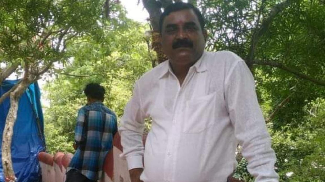 prison guard for taking bribe gets four years sentence in chhattisgarh