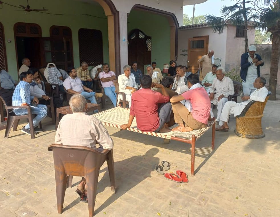 Farmers held SDO and JE hostage
