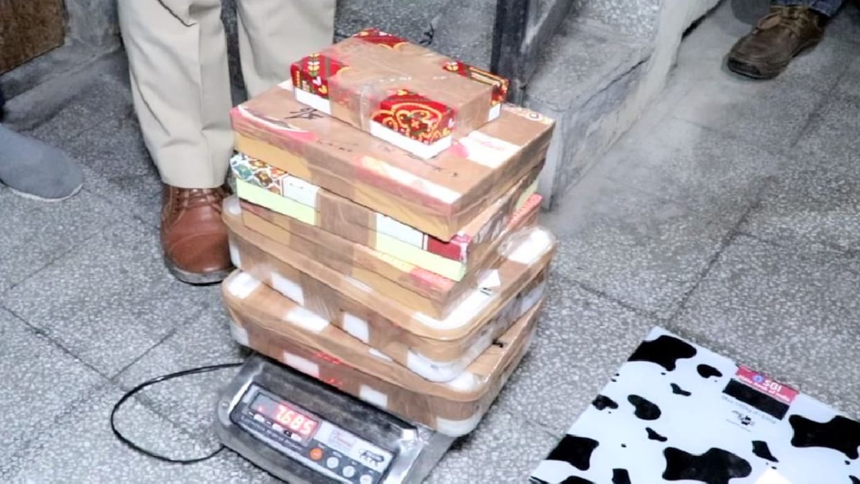 24 crore gold seized in una brought from Peru and Tanzania caught