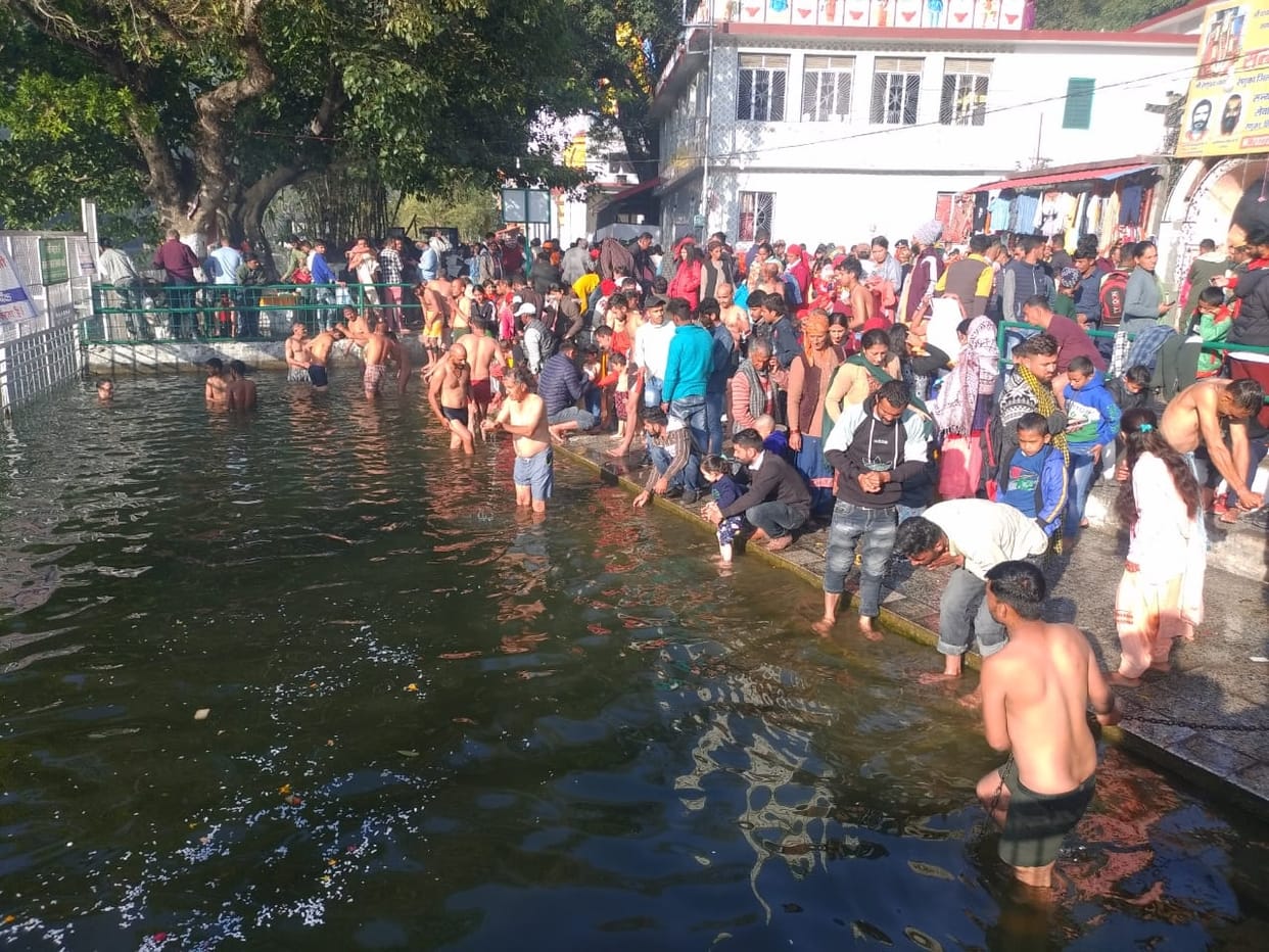sirmaur news prabodhni akadasi  celebrated in renuka  and people took pavtra bath in river