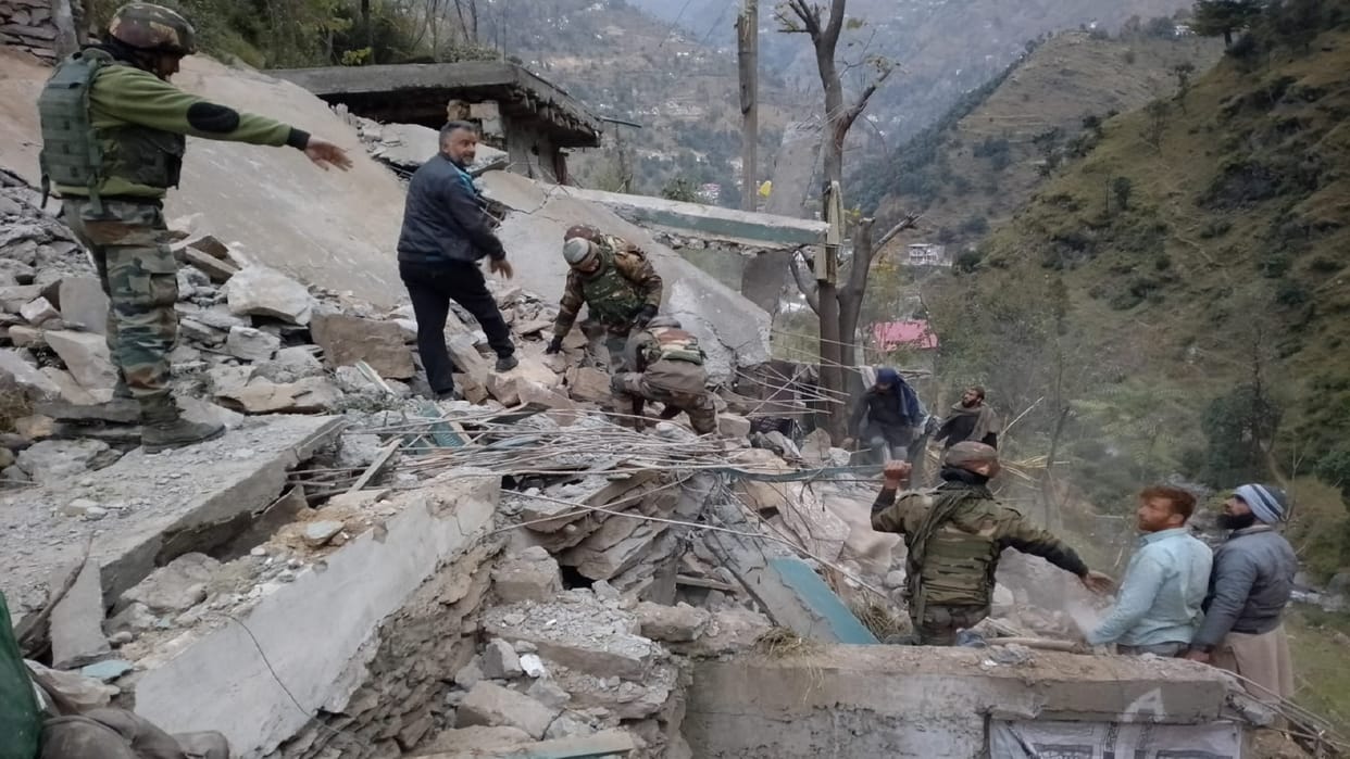 Big accident in Jammu and Kashmir House collapsed due to landslide in Poonch
