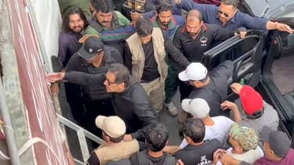 first time in Pakistan, people on the road even against the army, know what Imran Khan will do next after the