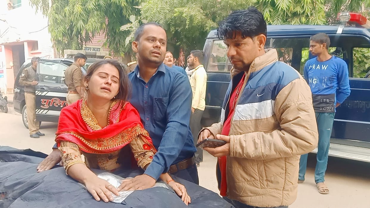 The bike collided with the divider on the expressway in Unnao, the soldier died