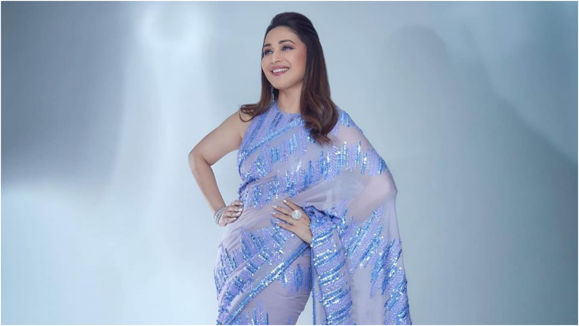 Fashion Tips Woman Should Wear Saree Like Madhuri Dixit To Look Beautiful Over 50 See Photos