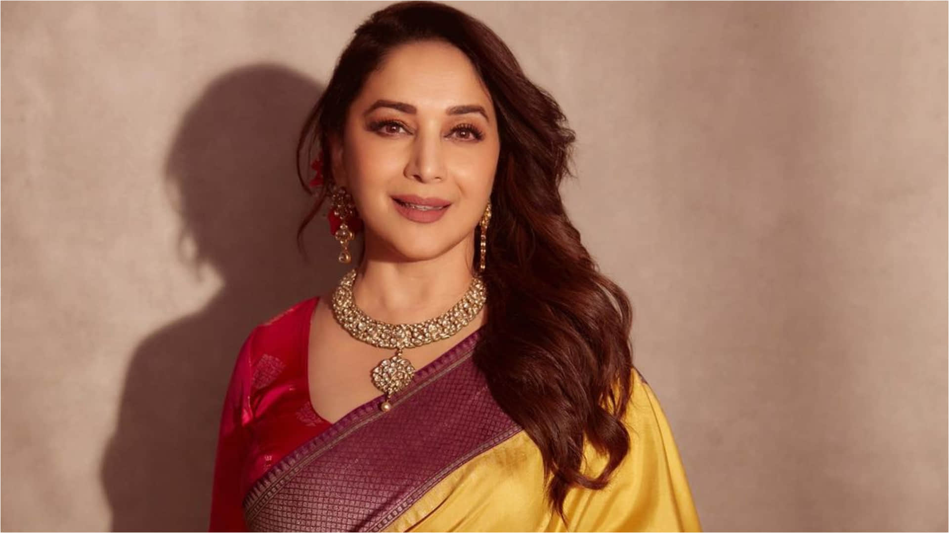 Fashion Tips Woman Should Wear Saree Like Madhuri Dixit To Look Beautiful Over 50 See Photos