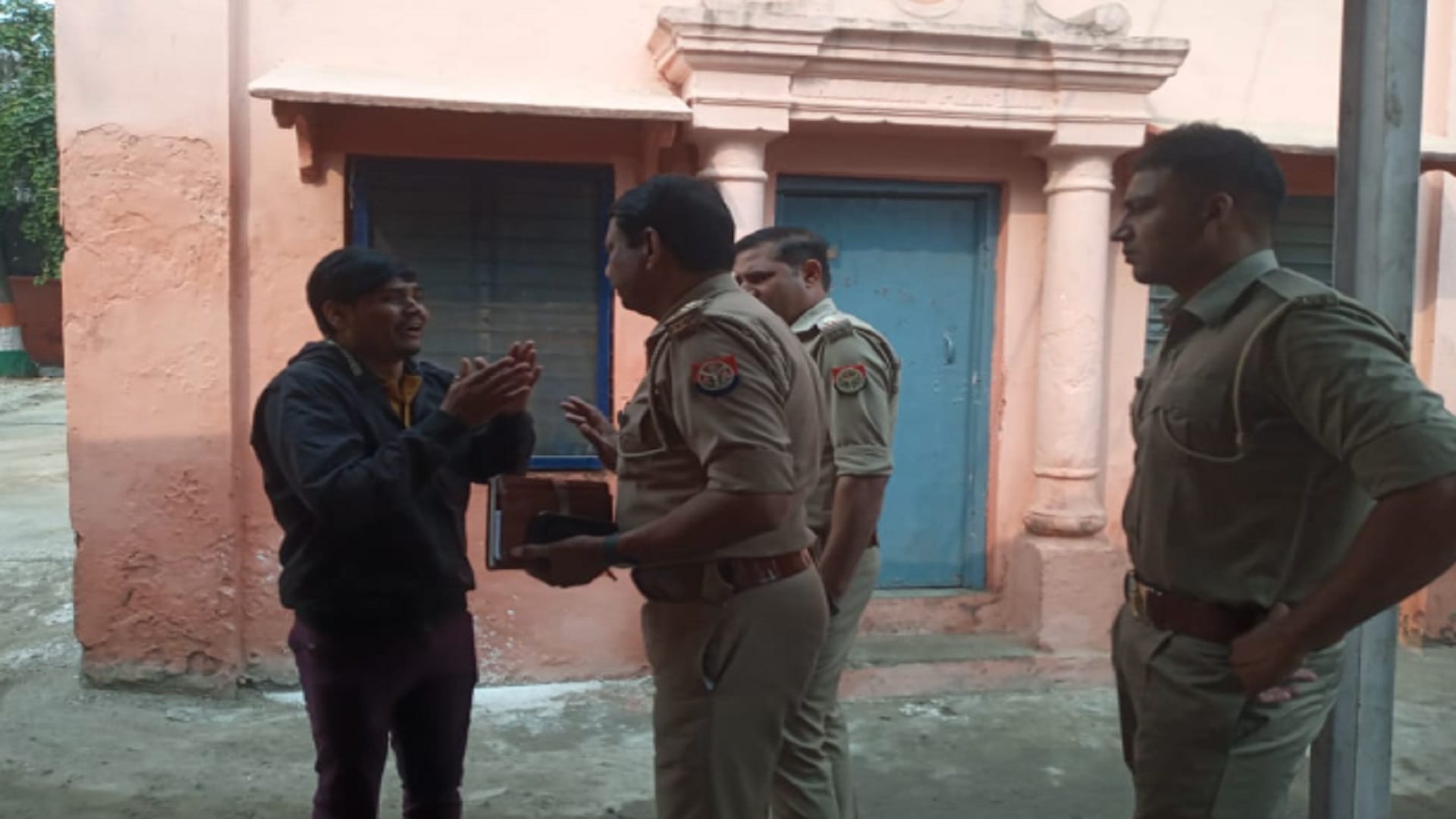 The negligence of health department and police exposed in Muzaffarnagar, animals plucked the dead body in CHC