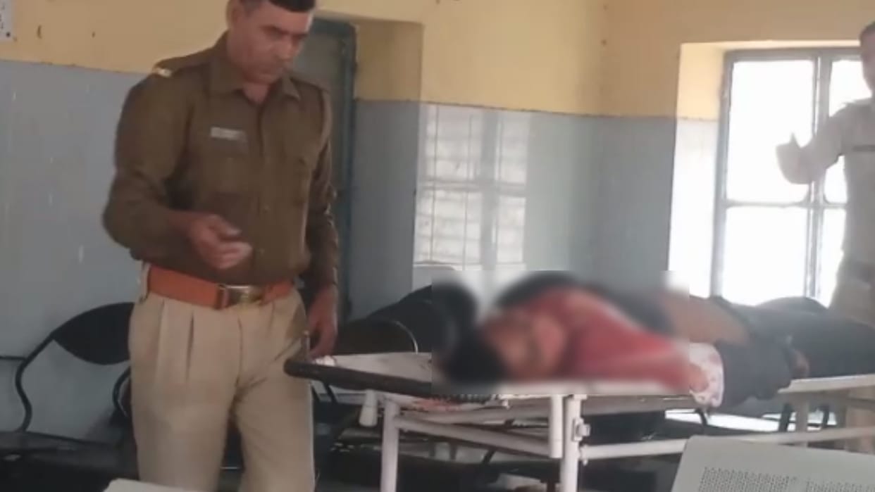 The negligence of health department and police exposed in Muzaffarnagar, animals plucked the dead body in CHC