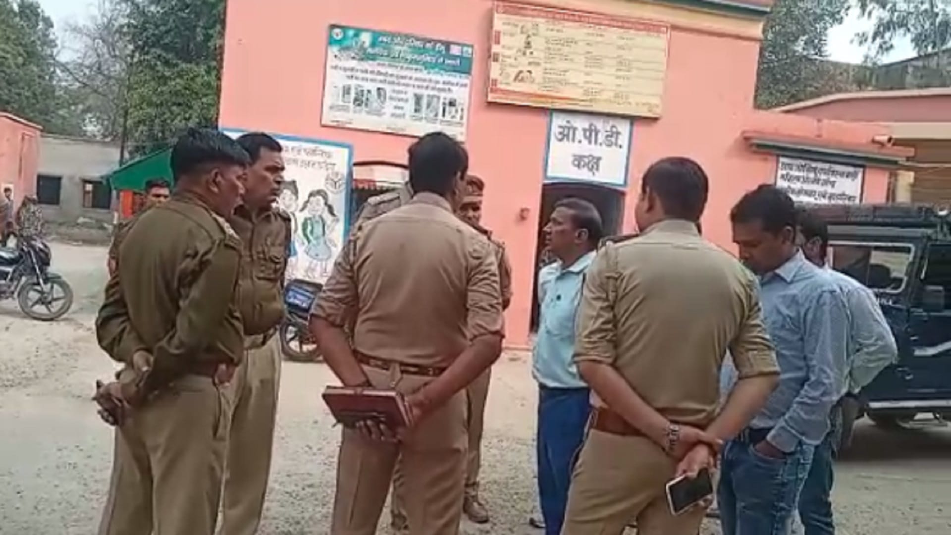 The negligence of health department and police exposed in Muzaffarnagar, animals plucked the dead body in CHC