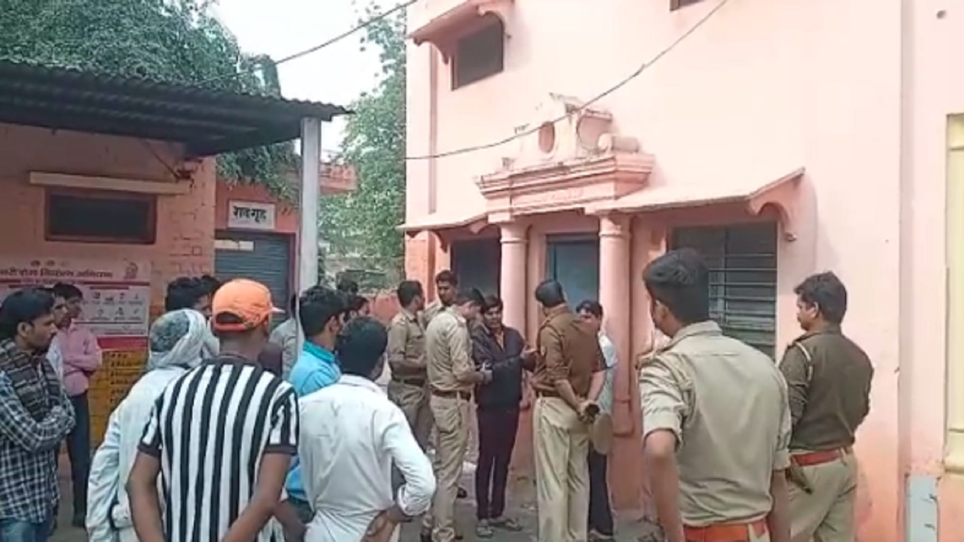 The negligence of health department and police exposed in Muzaffarnagar, animals plucked the dead body in CHC