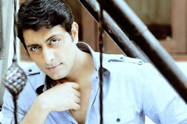 Gumnaam Sitare: know where is tum bin actor Priyanshu Chatterjee after so many years