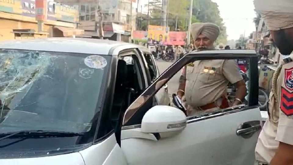 Photos of many people found in car after the murder of Shiv Sena leader in Punjab