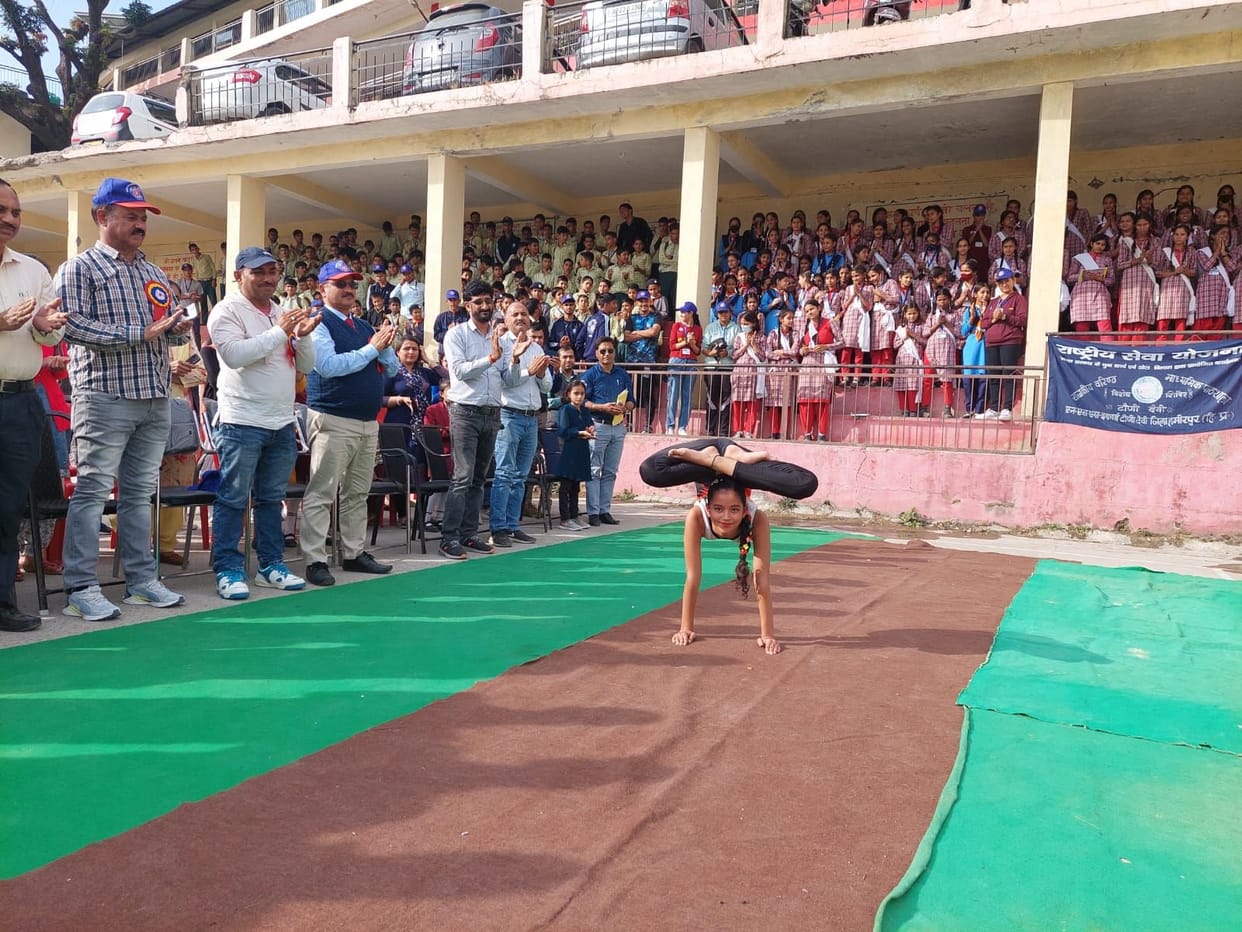 Yoga Girl Nidhi inaugurated NSS camp by lighting the lamp