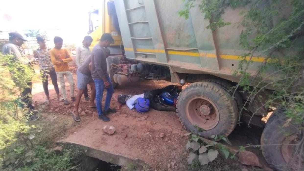 bike riding young man dies due to collision with hiva in chhattisgarh