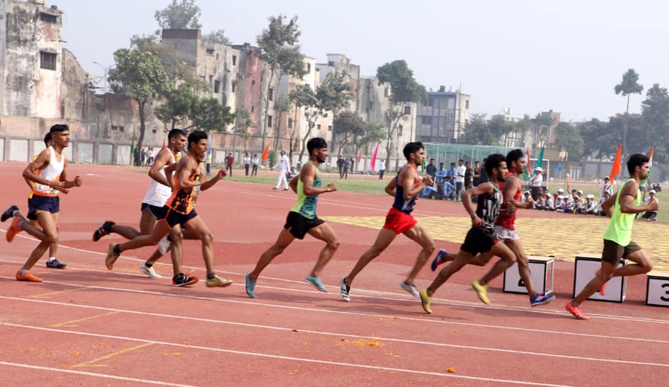 Rampur Maniharan's players dominated on the first day