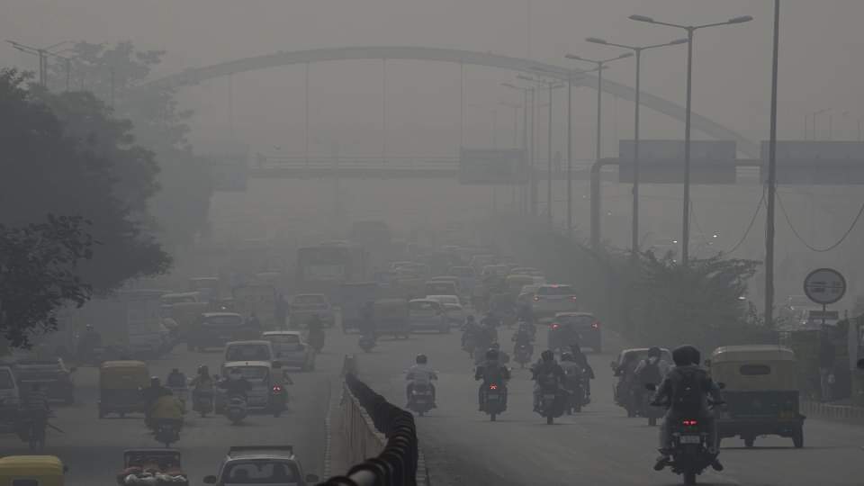 Delhi Pollution News Delhi faces another very poor air day with 337 AQI
