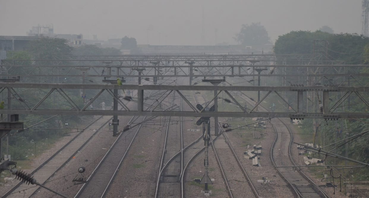 People are suffocating due to the increasing smog