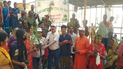 Namami Gange Aarti performed on the anniversary of declaring Ganga a national river distributed 201 Tulsi