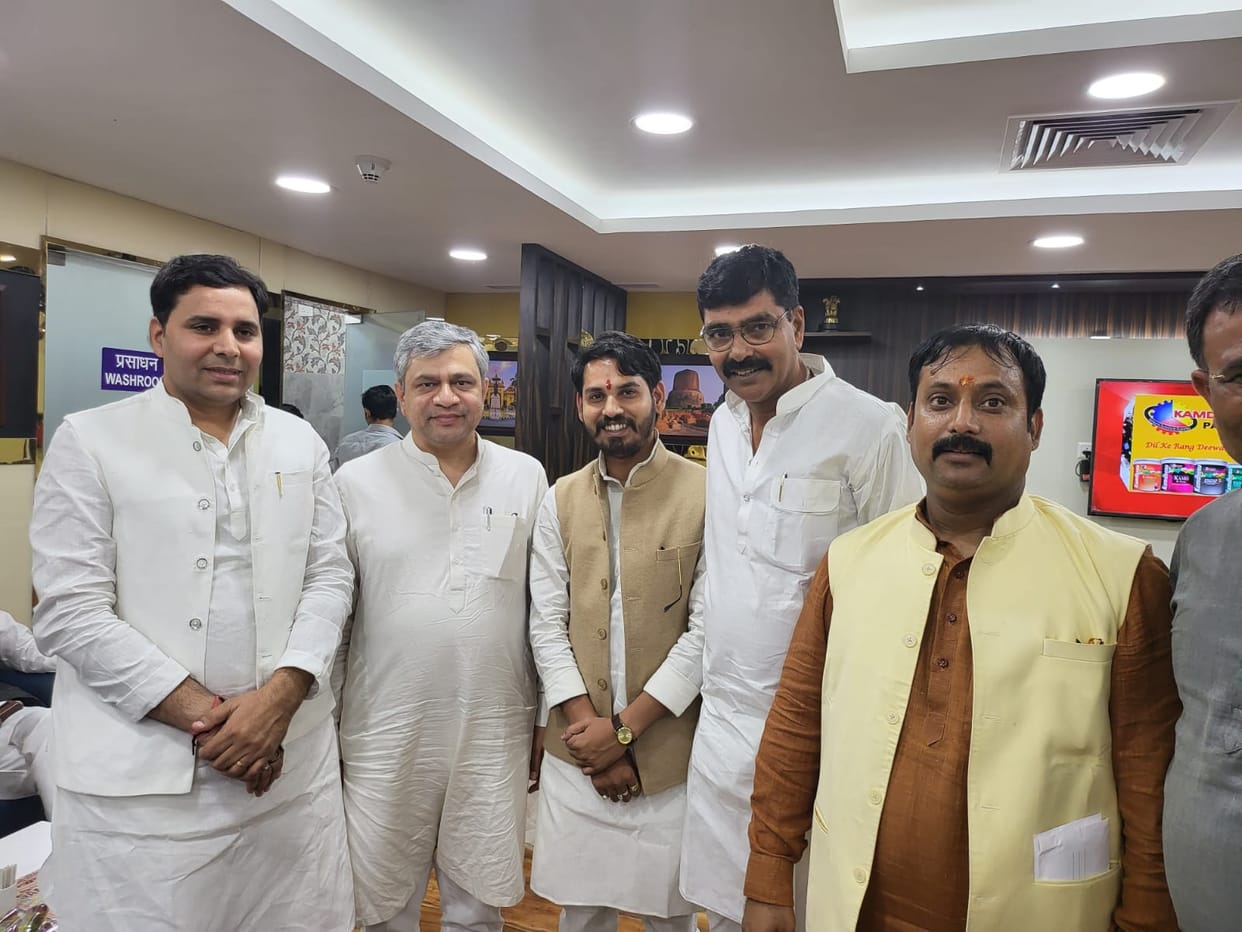 Railway Minister Ashwini Vaishnav varanasi visit inspection of Malviya Bridge and Kashi railway station