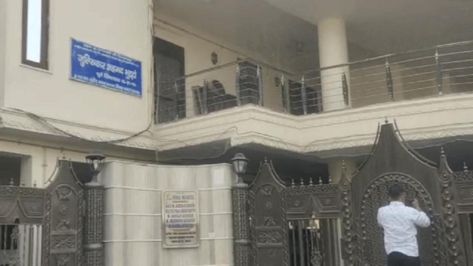 IT Raid in Agra Former BSP MLA surrenders undeclared income of 100 crores