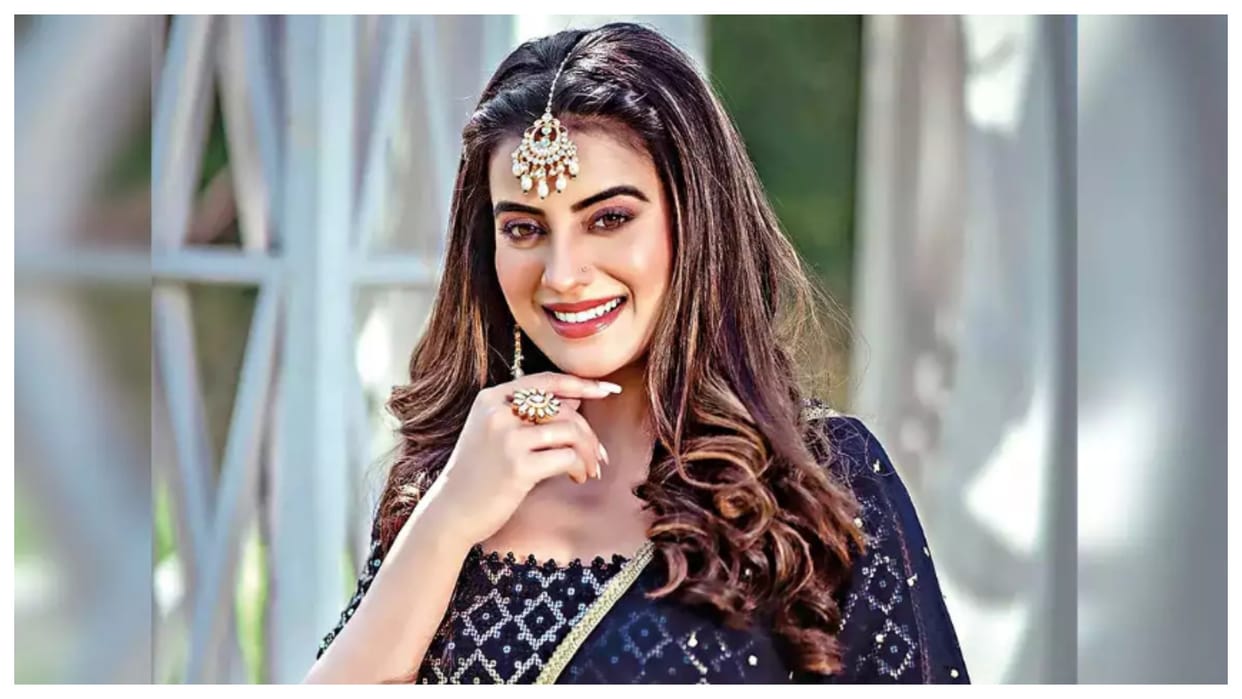 Ruckus at Bhojpuri actress Akshara Singh programme in Jharkhand Garhwa people misbehaved police lathi charge