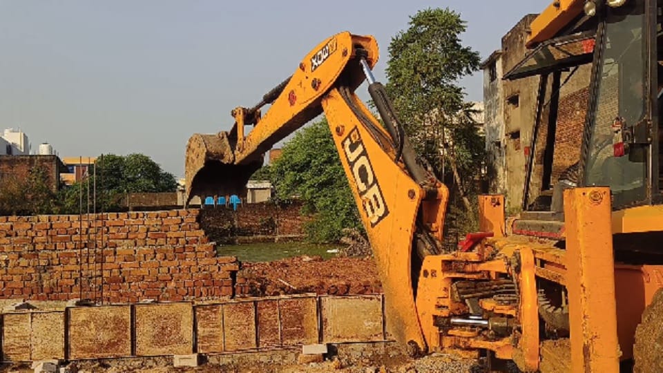 Bulldozer run on illegal encroachment in Korba