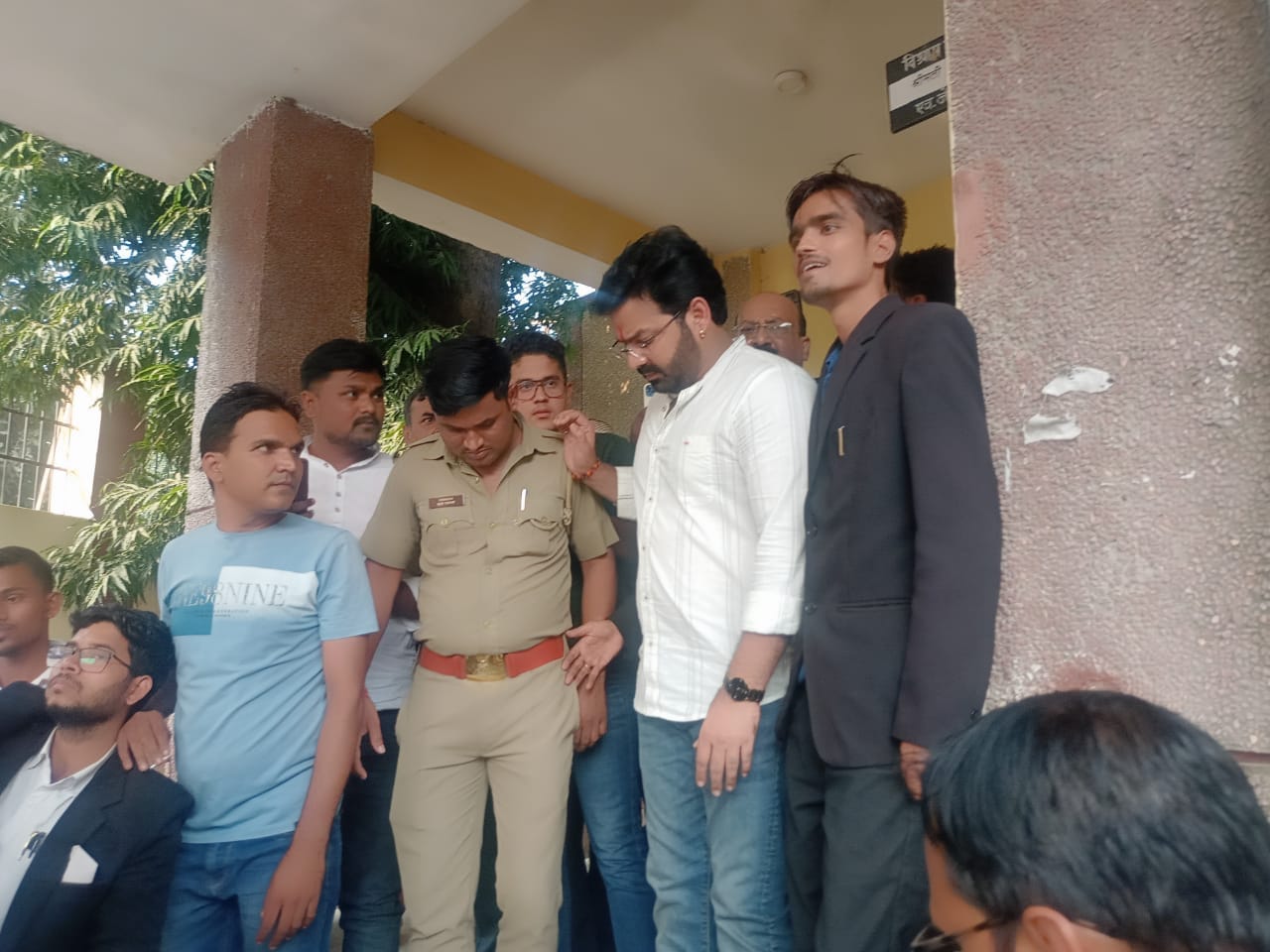 bhojpuri star pawan singh Divorce case with second wife Ballia court with bouncers,