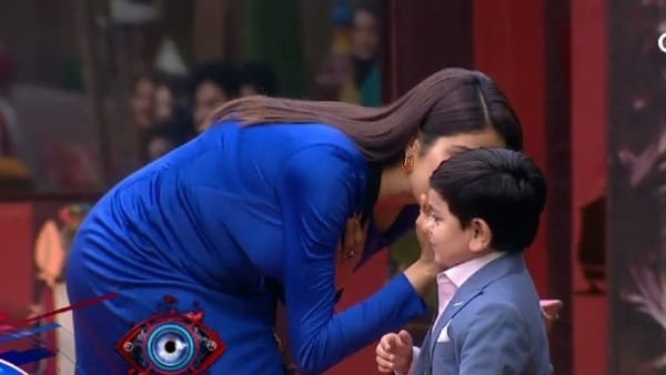 Bigg Boss 16: Janhvi Kapoor flirts with abdu rozik National TV gives singer his number
