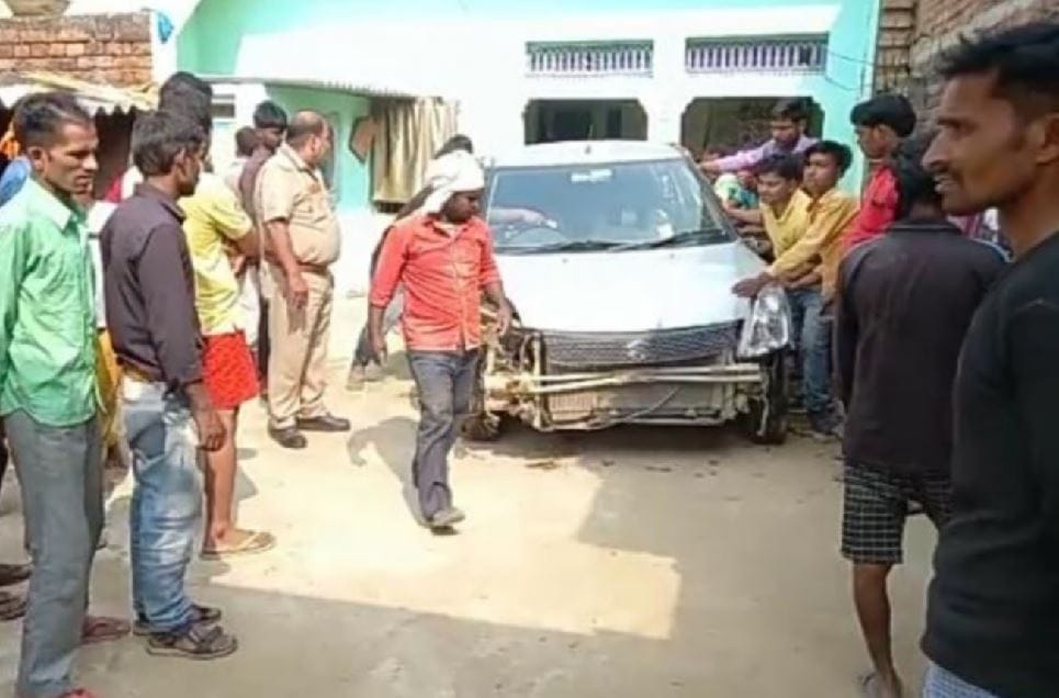 Uncontrollable car entered the house by breaking the door, the old woman died