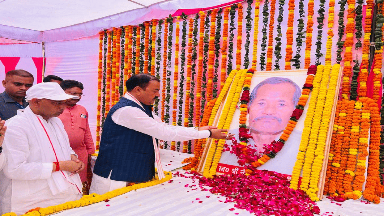 Badaun Deputy CM arrived ahead of time swelled hands and feet of officials
