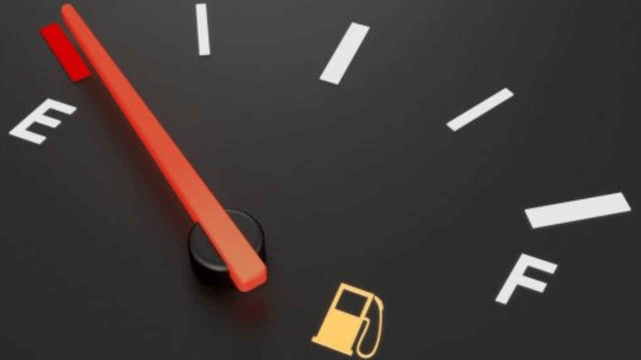 If the spark plug gets damaged in the car, these four changes start happening, never ignore it