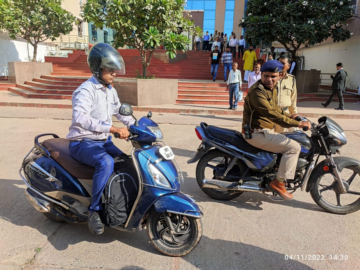 Gwalior Youth Claims To be Collector of The Town, Turns Out To be A Fraud