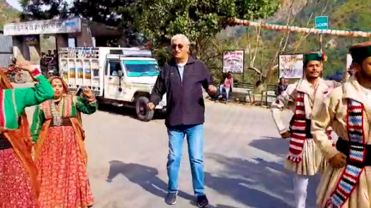 Minister TS Singhdev was seen dancing in the campaign of sister Asha Kumari in Himachal