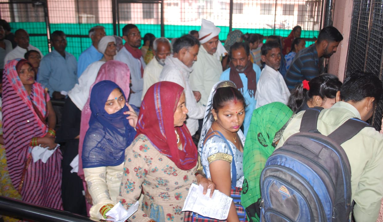 Hathras: Outbreak of seasonal fever, there is someone sick in every house