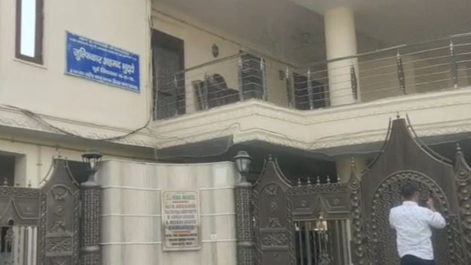 Income tax raid on the meat businessman Zulfikar Ahmed Bhutto house in Agra