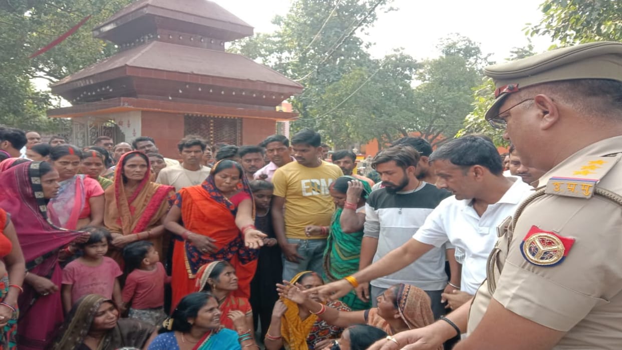 one worker killed after Under construction wall of Jharkhandi temple collapses in Gorakhpur