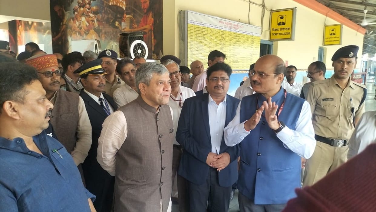 Union Railway Minister on Varanasi tour Inspected Kashi station also visited Namo Ghat