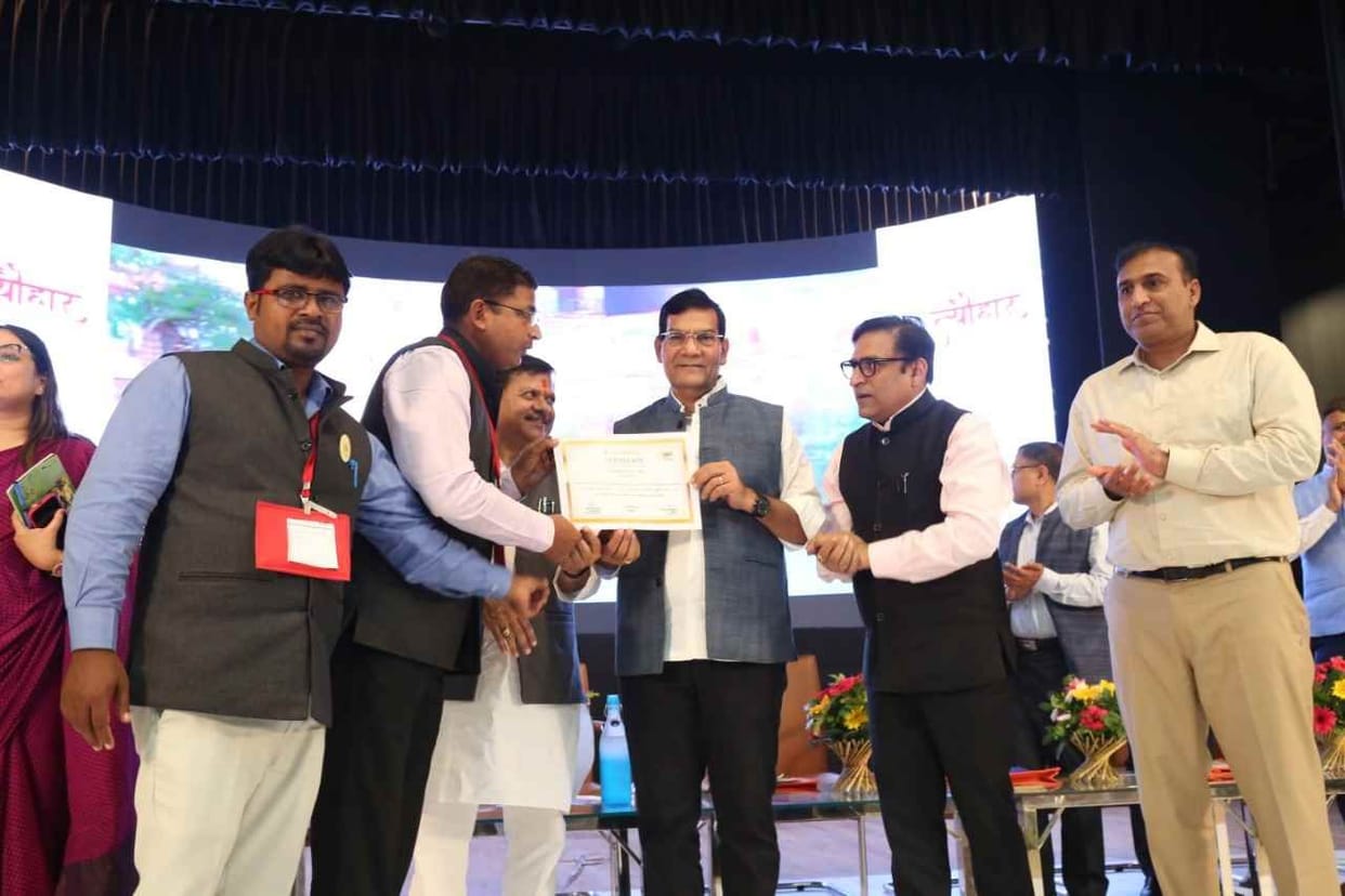 kushinagar nagar palika found second prize