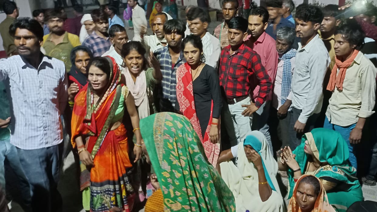 Kanpur Dehat: Ruckus of relatives and villagers by placing dead body in the police station, accused of beating the young man