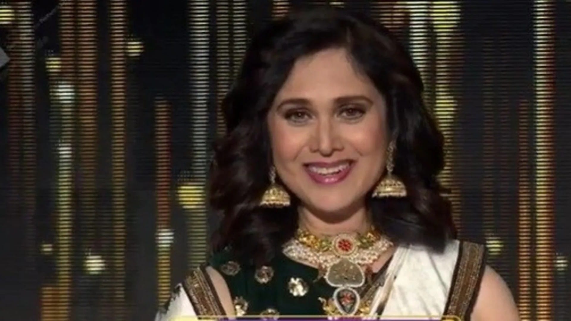 Bollywood Actress Meenakshi Seshadri Indian Idol Episode said she became Bawarchi after Moving to us