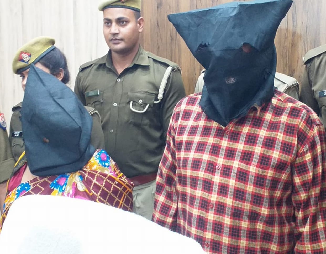 Couple arrested with five kg opium