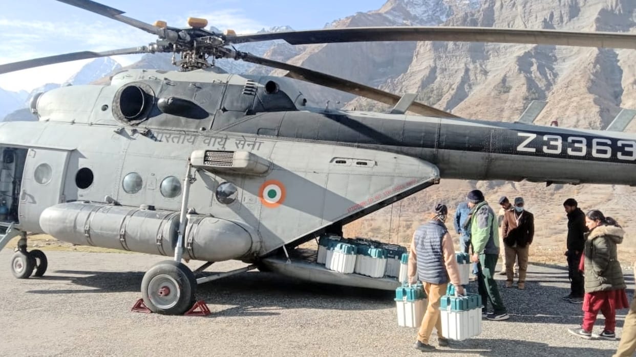 himachal election 2022 EVM and vvpat sent to lahaul spiti through mi 17 helicopter