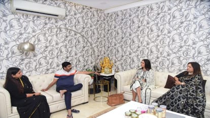 Bollywood: Actress Esha Gupta said, Prayagraj attracts the film world